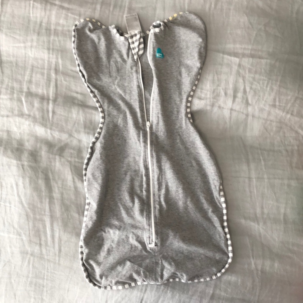 Love to Dream swaddle up in gray, size medium